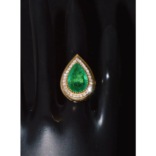 Contemporary GIA Certified Natural 6.46CTS VS F Diamond Emerald 18K Solid Gold Halo Domed Ring, size 7 For Sale - Image 3 of 10