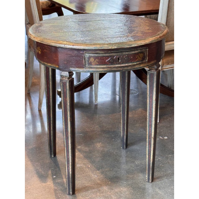 1950s Vintage Italian Round Painted Table With Gilt Decoration For Sale - Image 5 of 12
