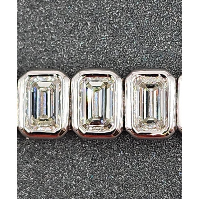 8.64 Ct Emerald Cut Bezel Set Tennis Bracelet For Sale - Image 4 of 8