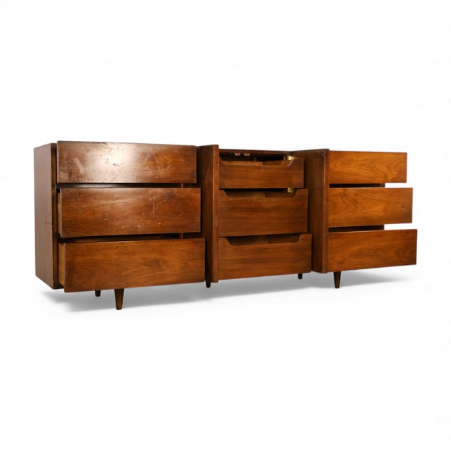 1960s American of Martinsville Vintage Mid Century Modern 9-Drawer Lowboy Dresser, C. 1960s, Attributed For Sale - Image 5 of 7