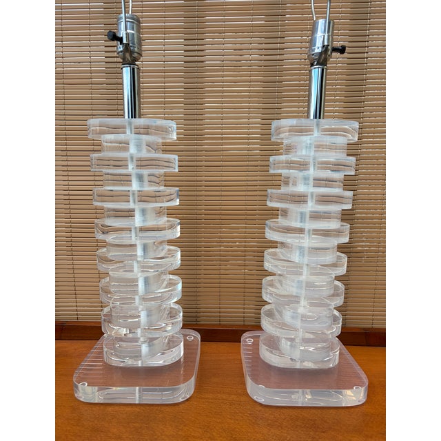 A Pair of Vintage Mid Century Modern Stacked Lucite Blocks Table Lamps in the Karl Springer Style. Circa 1970s For Sale - Image 11 of 17