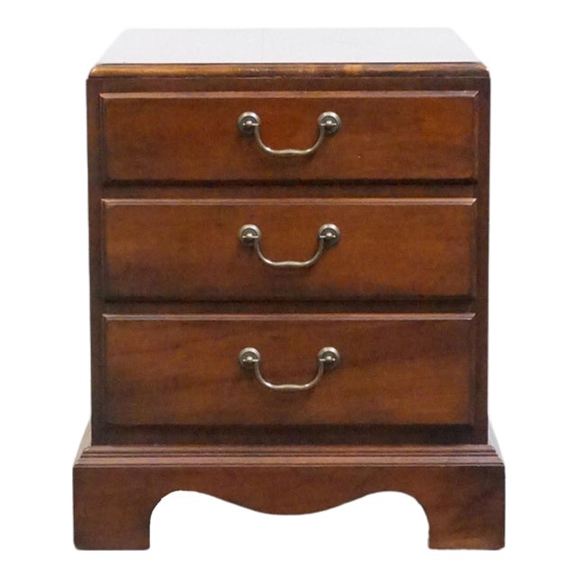 Hekman Furniture Solid Cherry Traditional Style 18" Accent Chairside Chest / End Table For Sale