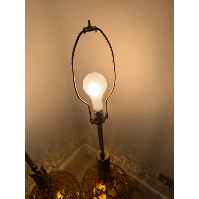 1960s 1960s Mid-Century Modern Amber Glass Genie Bottle Lamps With Brutalist Metal Overlay - Pair For Sale - Image 5 of 8