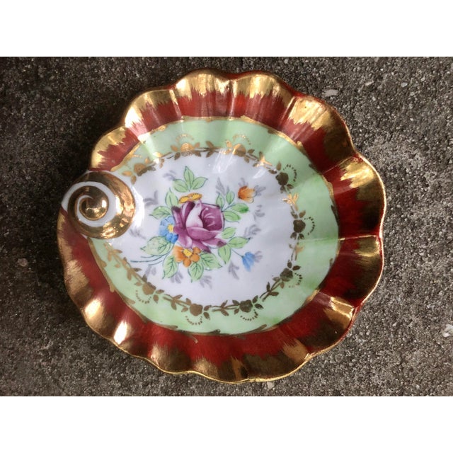 Wowwee! What a lovely piece. This would make a precious trinket dish on your bedside table or a soap dish in your adorable...