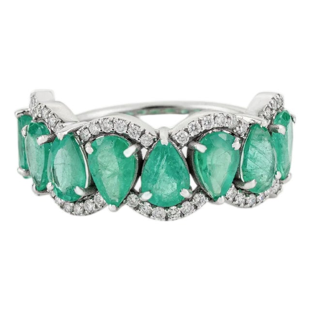 Modern 2.91ct Pear Cut Emerald & Diamond 14k Gold Half Eternity Band Ring Size 9 For Sale