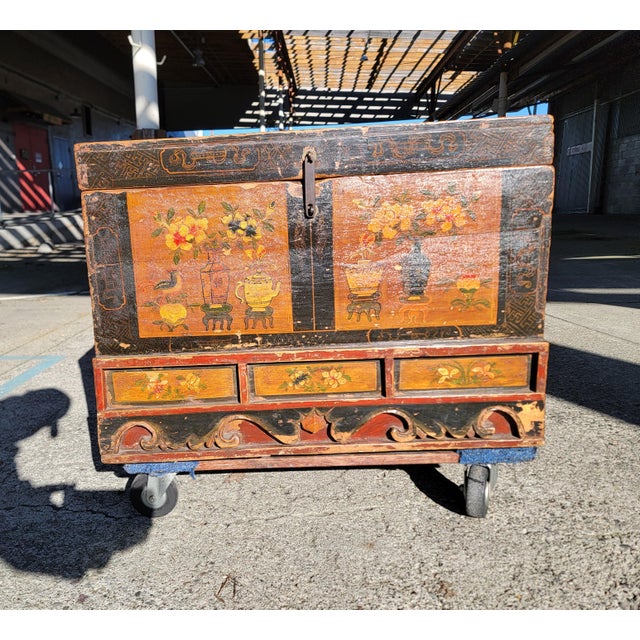 Antique Painted Chinese Trunk 19th Century For Sale - Image 17 of 17