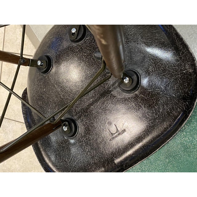 DSW Chair in Black Fiber by Charles and Ray Eames for Herman Miller, 1950 For Sale - Image 18 of 18