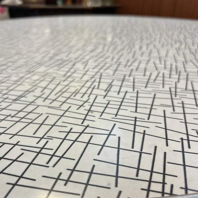 Mid-Century Modern 1950s Geometric Black and White Flared Iron Base Table With Leaf and 4 Chairs, Set of 6 Pieces For Sale - Image 3 of 12