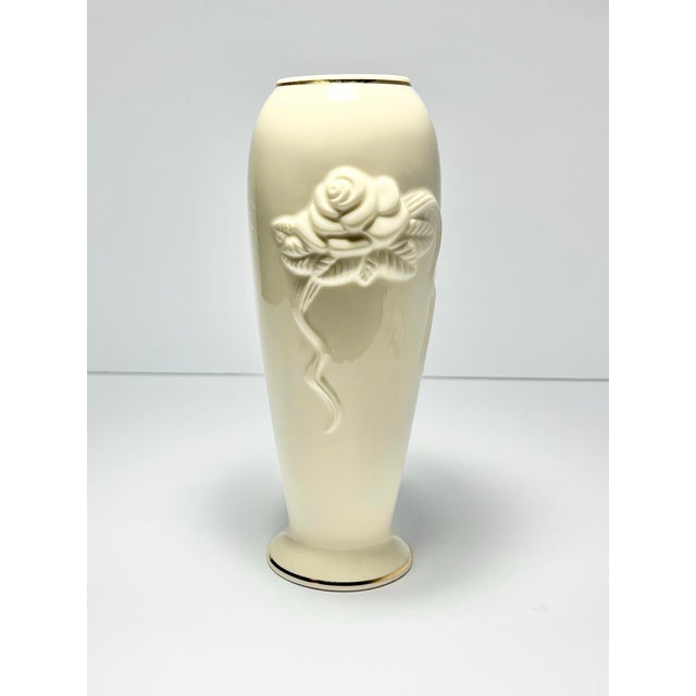 1980s Vintage Lenox Bone China Ivory & Gold Rim “Rose” Bud Vase 7 1/2” Good vintage condition. No chips, cracks, or...