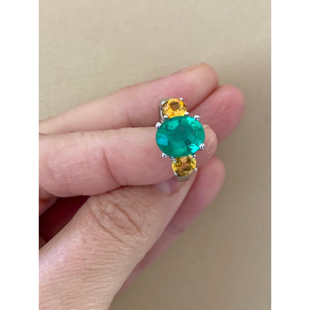 3 Carat Oval Cut Colombian Emerald and Yellow Sapphire 18 Karat Gold Ring For Sale - Image 9 of 18