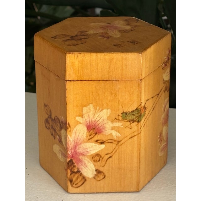 Chinese 1960s Chinese Grasshopper and Florals Wooden Box For Sale - Image 3 of 8