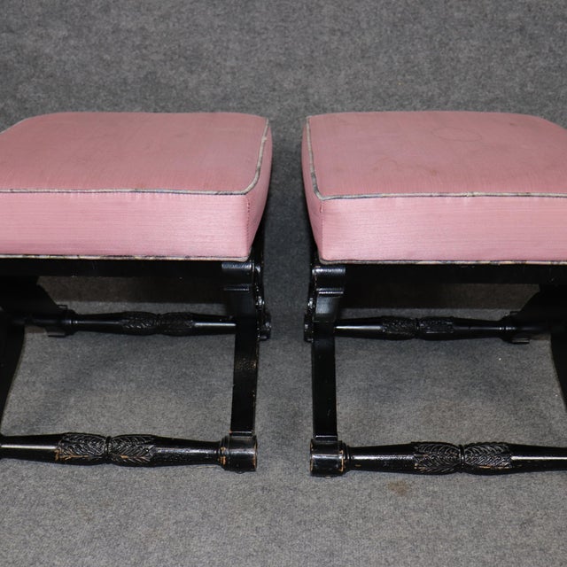 French Pair of 1980s Ebonized and Gilded Baker Carved French Louis XV Style X Form Stools For Sale - Image 3 of 12