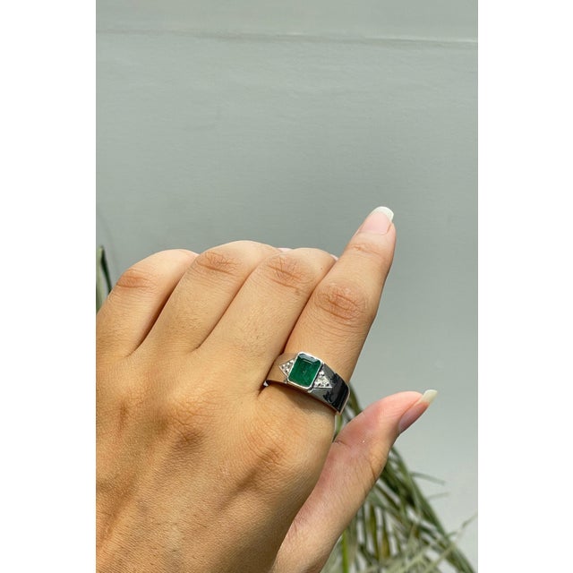 Emerald Mid Century Style Bezel Set 2.74 Ct Natural Emerald & Diamond Unisex Signet Ring Size 8 For Sale - Image 8 of 15