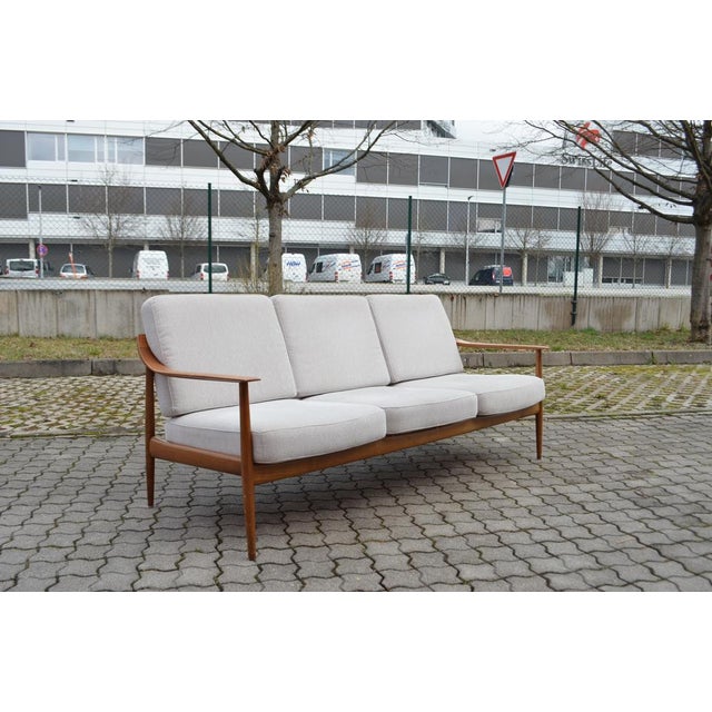 1960s Mid-Century Walnut Sofa from Knoll Antimott, 1960s For Sale - Image 5 of 17