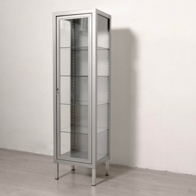 Beautiful medical display cabinet, adjustable glass shelves, lockable with key. Dimensions: Height 178 cm Width 50 cm...
