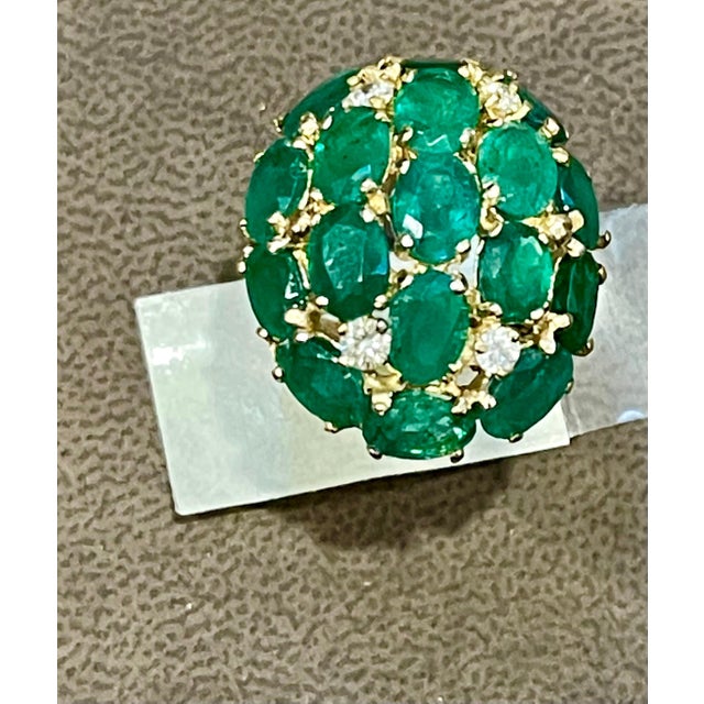 Emerald 12.5 Ct Natural Brazilian Emerald & Dimond Dome Shape Cocktail Ring 14 Kt Y Gold For Sale - Image 8 of 18
