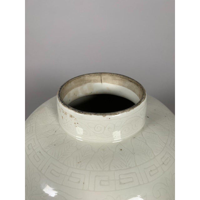 Porcelain vase from the 18th century, China, Qing Dynasty For Sale - Image 12 of 12