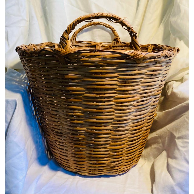 French Country 1960s Vintage Round Woven Wrapped Willow Basket For Sale - Image 3 of 8