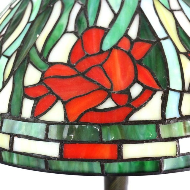 Early 20th Century Tiffany School Floral Leaded Stained Glass Table Lamp For Sale - Image 11 of 15