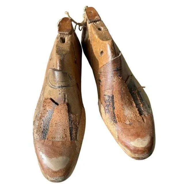 Wood Pair of 1920s Wood Shoe Molds With Applied Leather, European Size 42 For Sale - Image 7 of 8