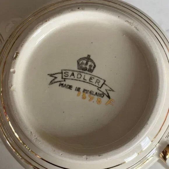 Vintage Sadler Horizontal Gold Ribbed Design in Ivory White 1947 Teapot For Sale - Image 10 of 10