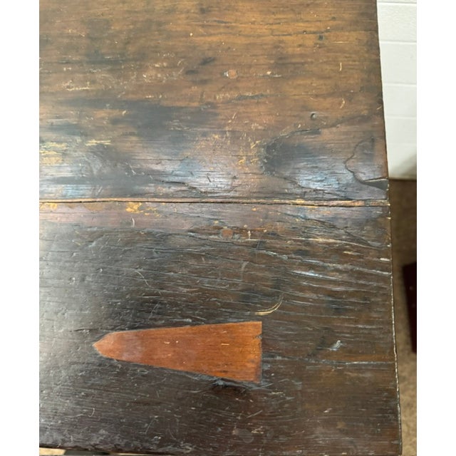 Mid 19th Century Nice 19th Century Dovetailed Pine Dough Box on Turned Legs With Cover For Sale - Image 5 of 11