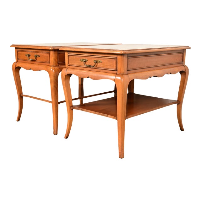 Hekman French Provincial Louis XV Carved Walnut Nightstands or Side Tables, Pair For Sale