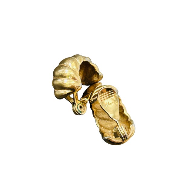 Monet Vintage Monet Gold-Tone Shrimp Earrings – 1980s Ribbed Croissant Clip-on Statement Hoops | Signed Designer Costume Jewelry, A Pair For Sale - Image 4 of 5