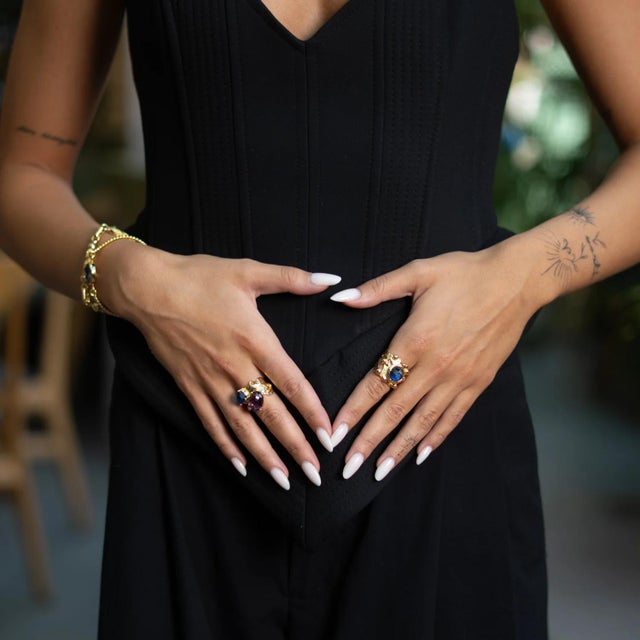 Early 21st Century Mystic Duo Amethyst & Sapphire Gold Statement Ring, Size 8 For Sale - Image 5 of 9