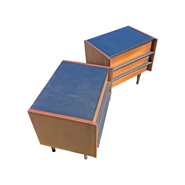 Vintage Mid Century Modern Nightstands or End Tables by American of Martinsville, A Pair For Sale In New York - Image 6 of 9