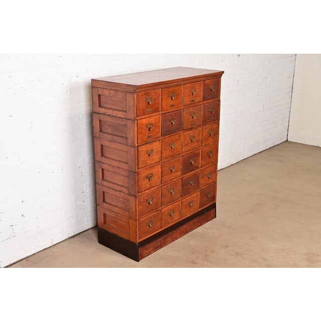 Globe Wernicke Antique Mission Oak Arts & Crafts 24-Drawer Card Catalog or File Cabinet, Circa 1900 For Sale - Image 4 of 13
