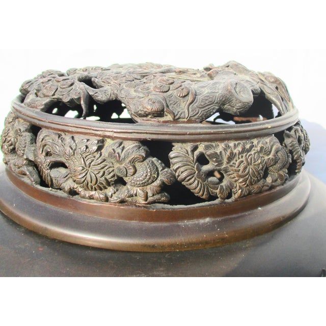 Japanese Meiji Bronze Lidded Habachi Large Volume For Sale - Image 10 of 17