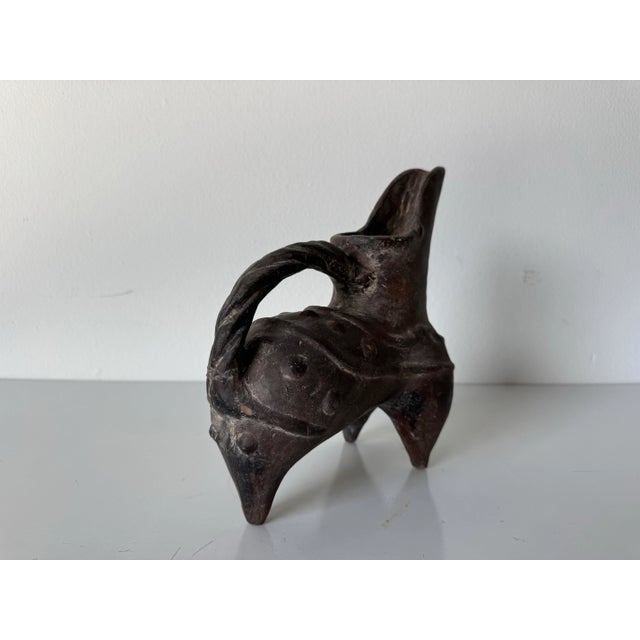 1970s Neolithic-Style Pottery Tripod Ewer (Gui) – Chinese-Inspired Vessel/ Sold For Sale - Image 5 of 9