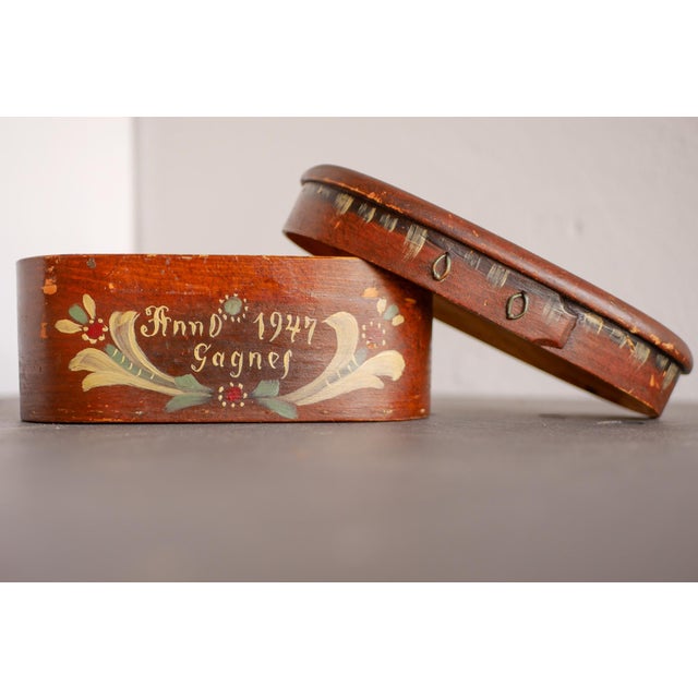 Wood Vintage Traditional Swedish Handmade Bent Wooden Tine Box Svepask Hand-Painted with Kurbits Pattern in the style of Sundborn, 1947 For Sale - Image 7 of 12
