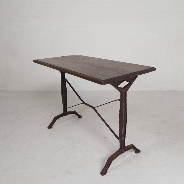 An ideal table to add as an extra dining table or simply as a dining table in the kitchen. Height: 73 cm. Width: 97 cm....