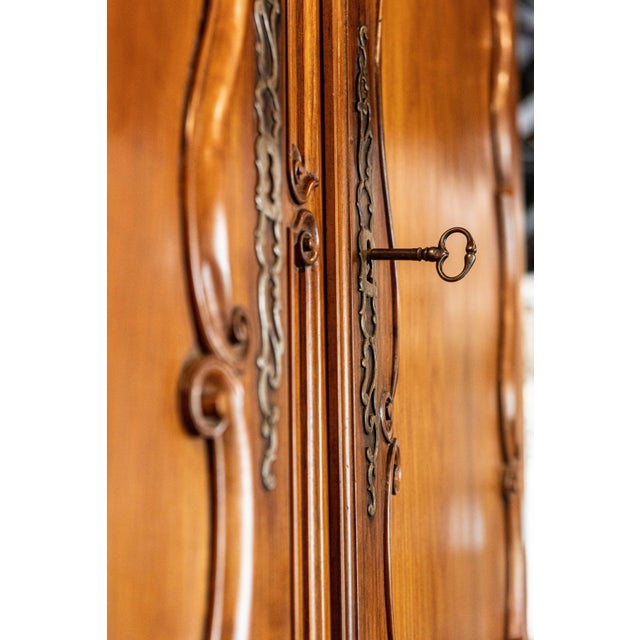 French French Louis XV Period 1750s Cherry Buffet à Deux-Corps with C-Scroll Motifs For Sale - Image 3 of 11