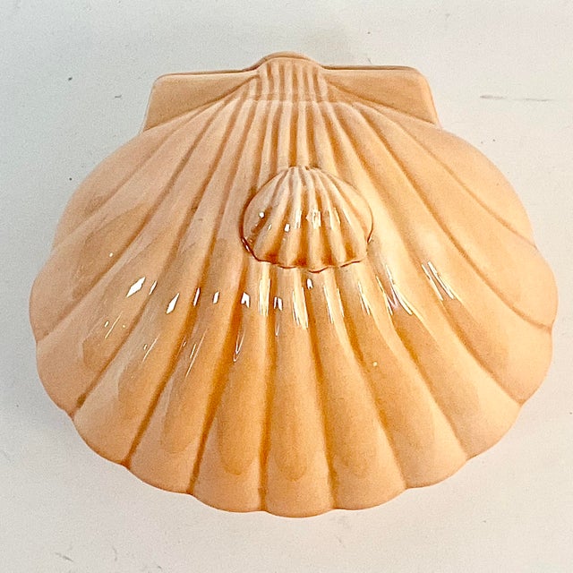 1988 Coastal Americana Folk Art Ceramic Clam Shell Trinket Box, Artist Initialed For Sale - Image 10 of 10
