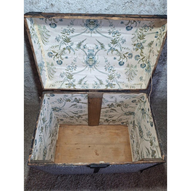 Antique Domed Travel Trunk in Blue Floral Fabric, 1800s For Sale - Image 3 of 11