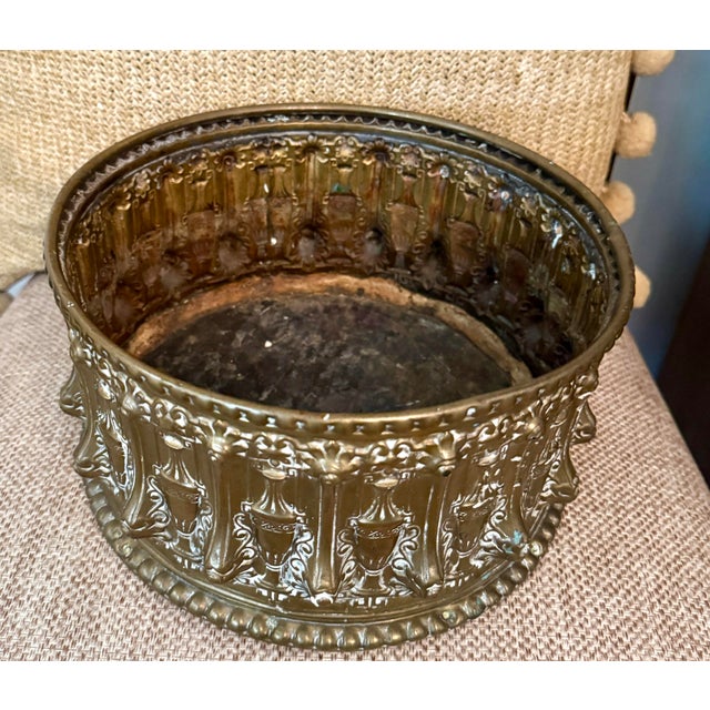 1900 - 1909 Antique French Revival Repoussé Brass Jardinière Cachepot, Embossed Classical Urn Motif Planter C 1890–1915 For Sale - Image 5 of 11