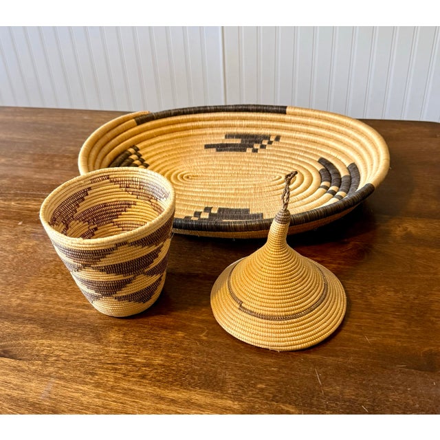 Rwandan Tutsi Woven Basket With Large Tray For Sale - Image 11 of 12