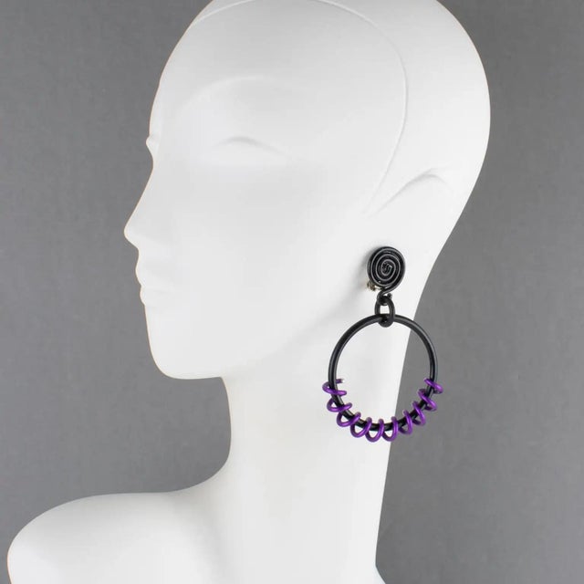 Mid-Century Modern David Spada Bi-Color Coiled Aluminum Clip Earrings For Sale - Image 3 of 9