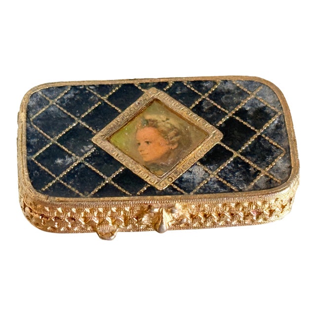 Vintage 1973 Estée Lauder "Portrait" Solid Perfume Compact. For Sale
