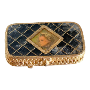 Vintage 1973 Estée Lauder "Portrait" Solid Perfume Compact.