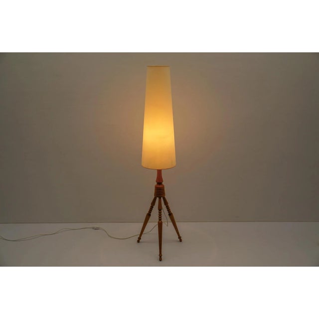 Metal Mid-Century Modern Tripod Floor Lamp in Wood, 1960s For Sale - Image 7 of 9
