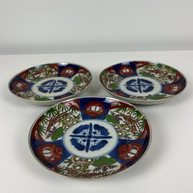 Lovely set of 3 deep Imari dishes. Typical design with Phoenix and bamboo motifs. Handpainted and traditional MR colors....
