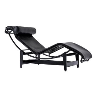 LC4 Black Lounge Chair by Le Corbusier, P. Jeanneret and Charlotte Perriand for Cassina For Sale