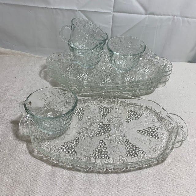 Mid-Century Modern Vintage Anchor Hocking Clear Glass Grape Cluster Snack Set, Plates and Cups - Set of 8 For Sale - Image 3 of 6
