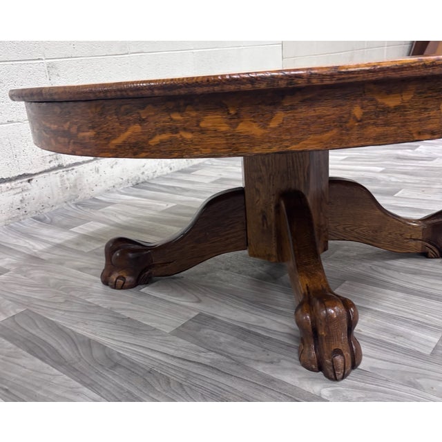 Victorian Antique Victorian 44” Round Quarter Sawn Tiger Oak Coffee Table Cocktail Table For Sale - Image 3 of 14