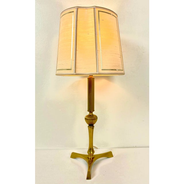 Brass French table lamp from the 1950s in a graceful design on a tripod-shaped base. Very nice and stylish designed and...