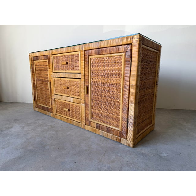 1980s Vintage Coastal Woven Rattan Wrapped Cabinet With Wood Trim & Glass For Sale - Image 5 of 12